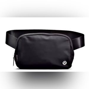 NWT Lululemon Everywhere Black Belt Bag 1L
